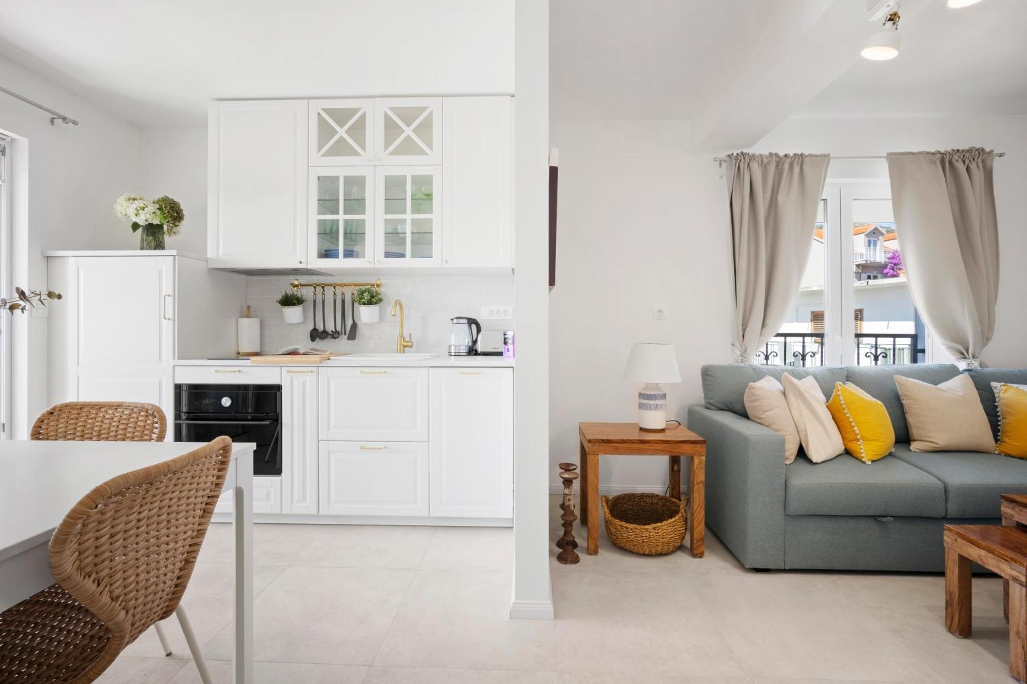 Stunning Seaview Retreat With Terrace Apartment *