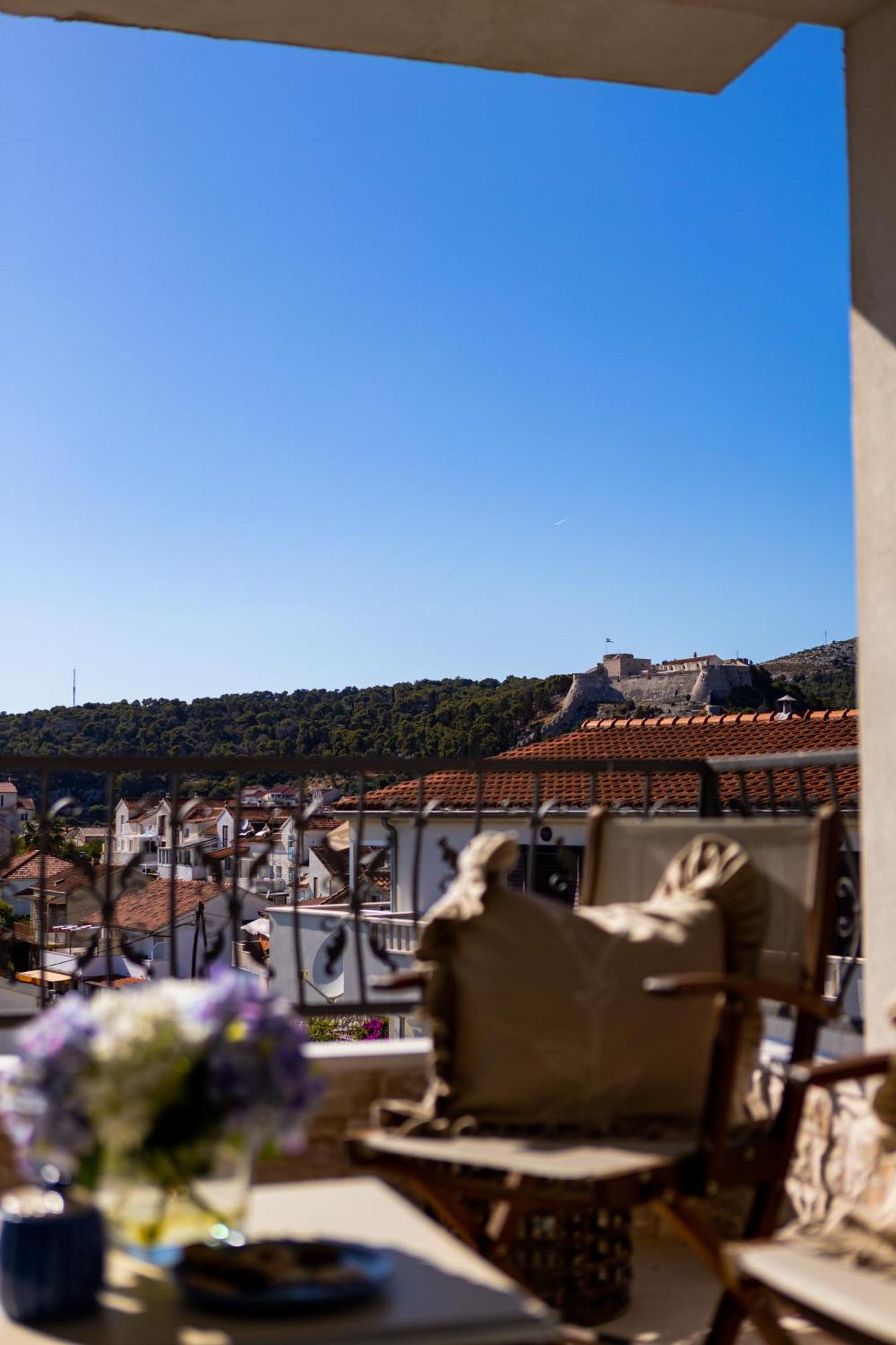 Stunning Seaview Retreat With Terrace Apartment