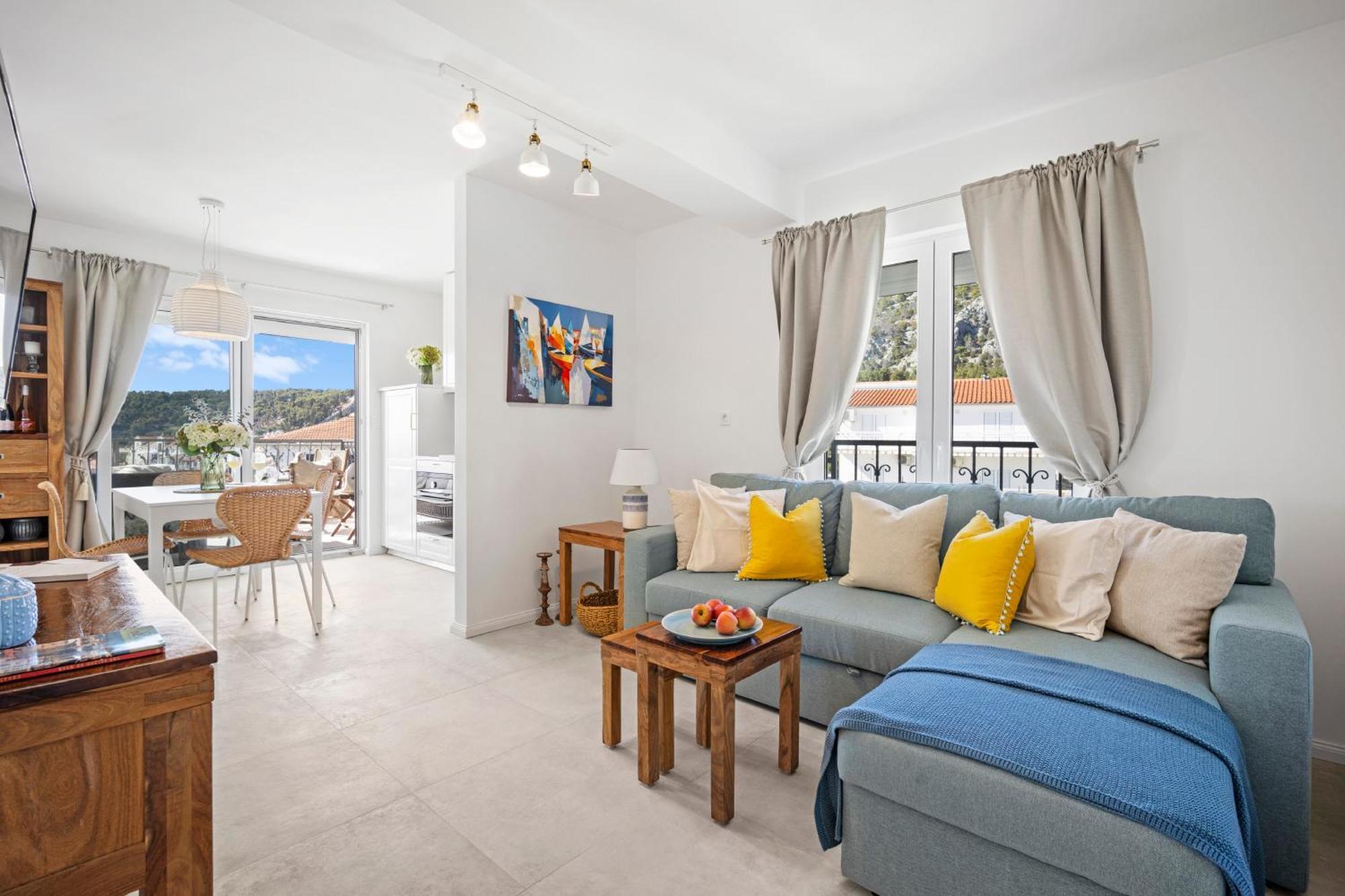 Stunning Seaview Retreat With Terrace *