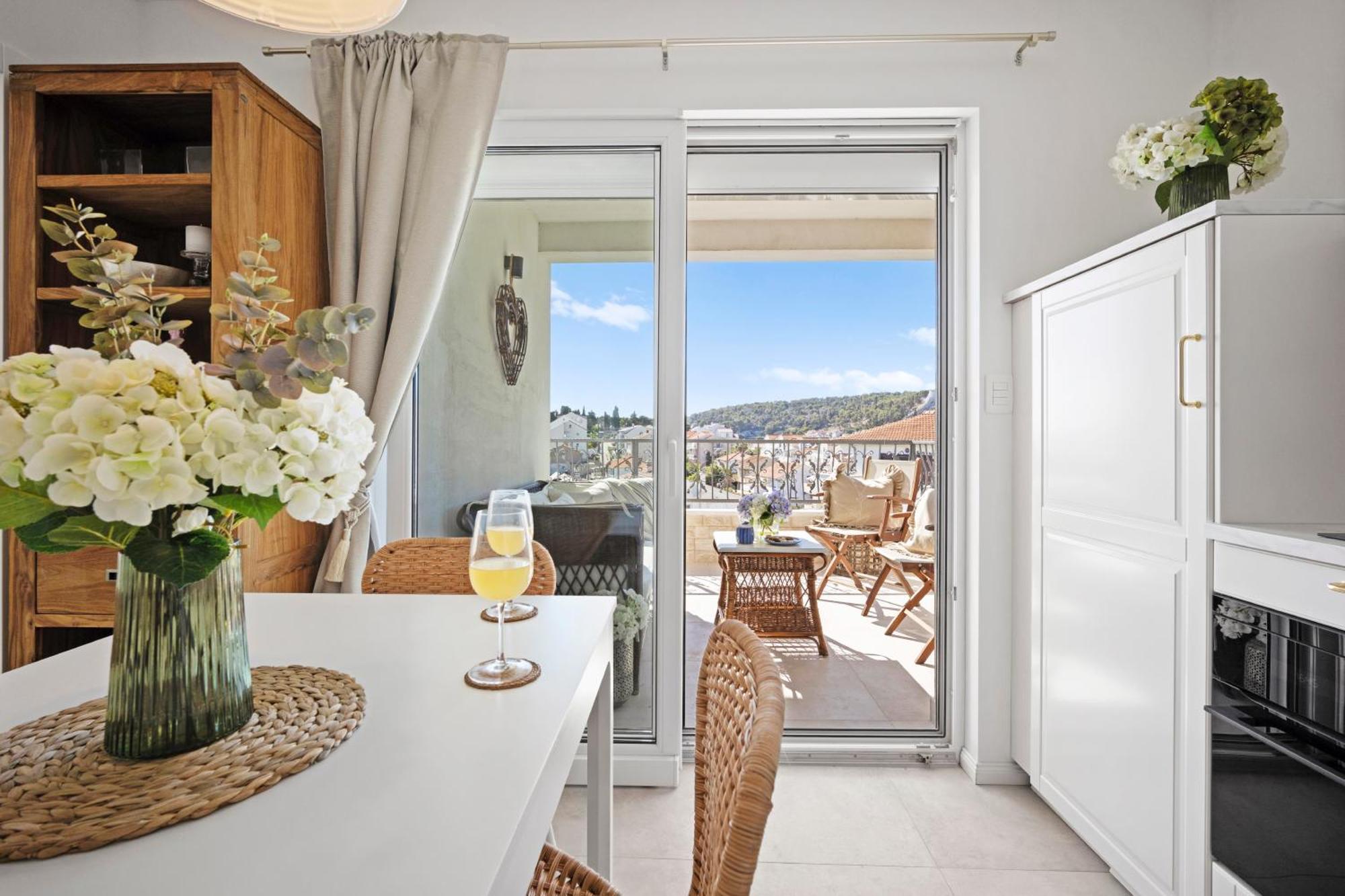 Apartment Stunning Seaview Retreat With Terrace *